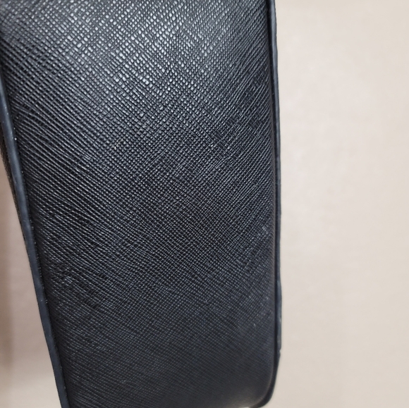 Michael Kors black leather crossbody handbag - Picture 4 of 13